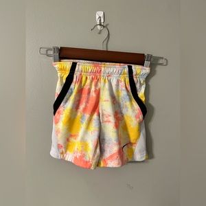 Nike boys shorts. T4